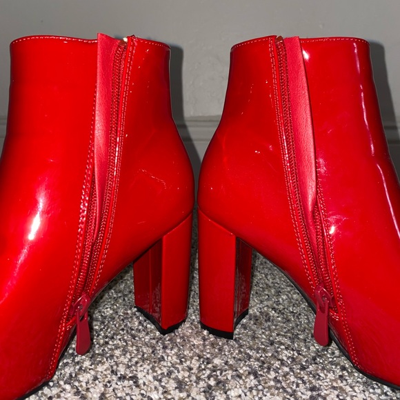 Dream Pairs Red Heeled Boots - Picture 3 of 10